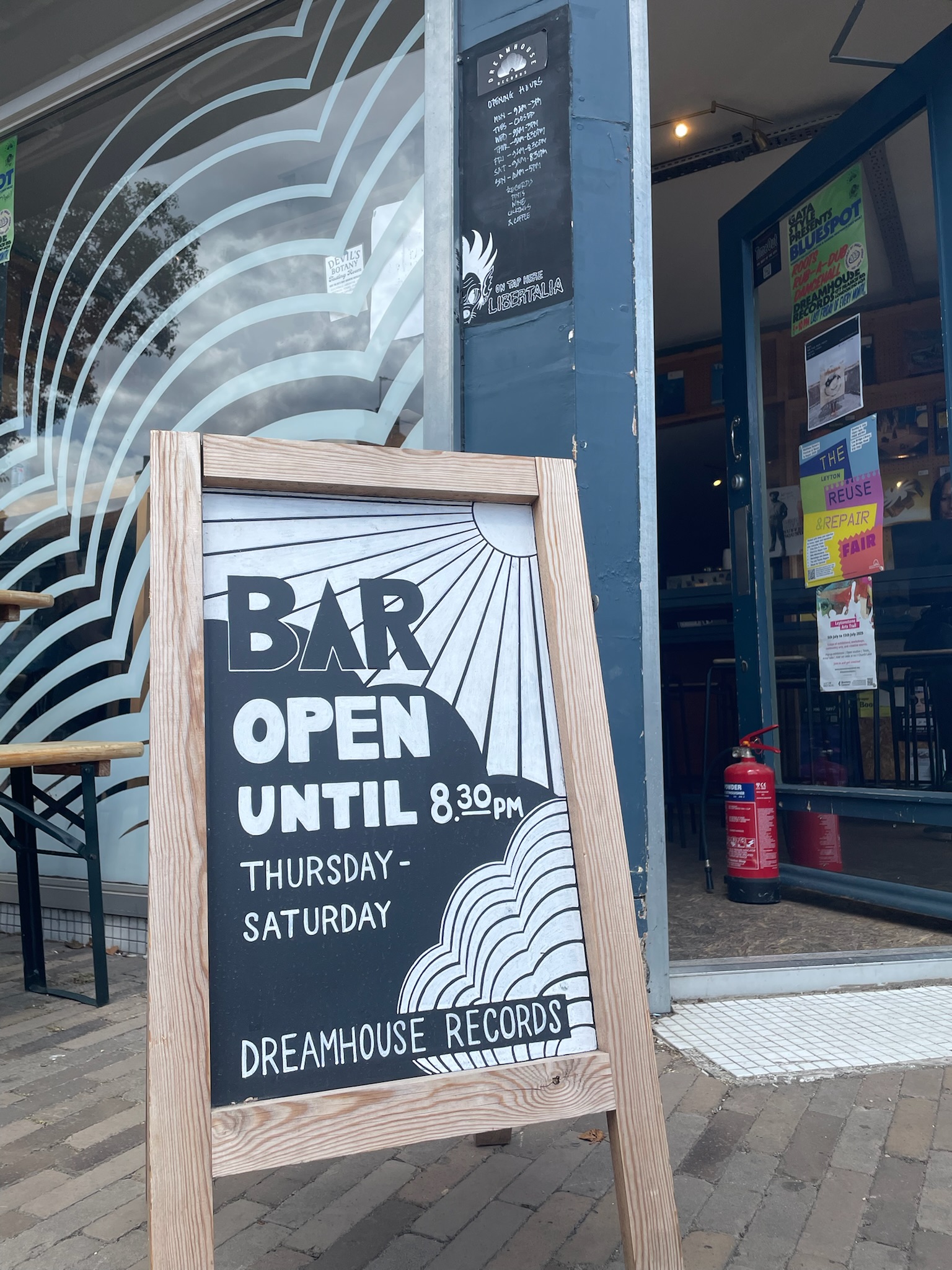 Blackboard Dreamhouse white